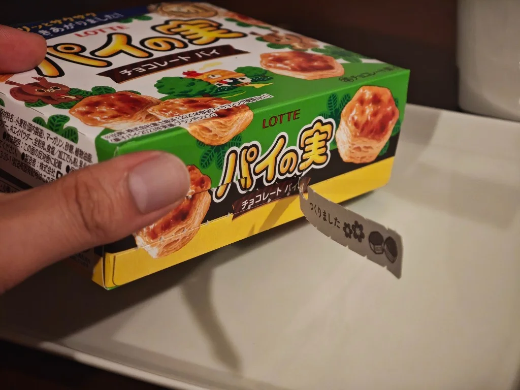Perforated opening strip on a Pai no Mi carton