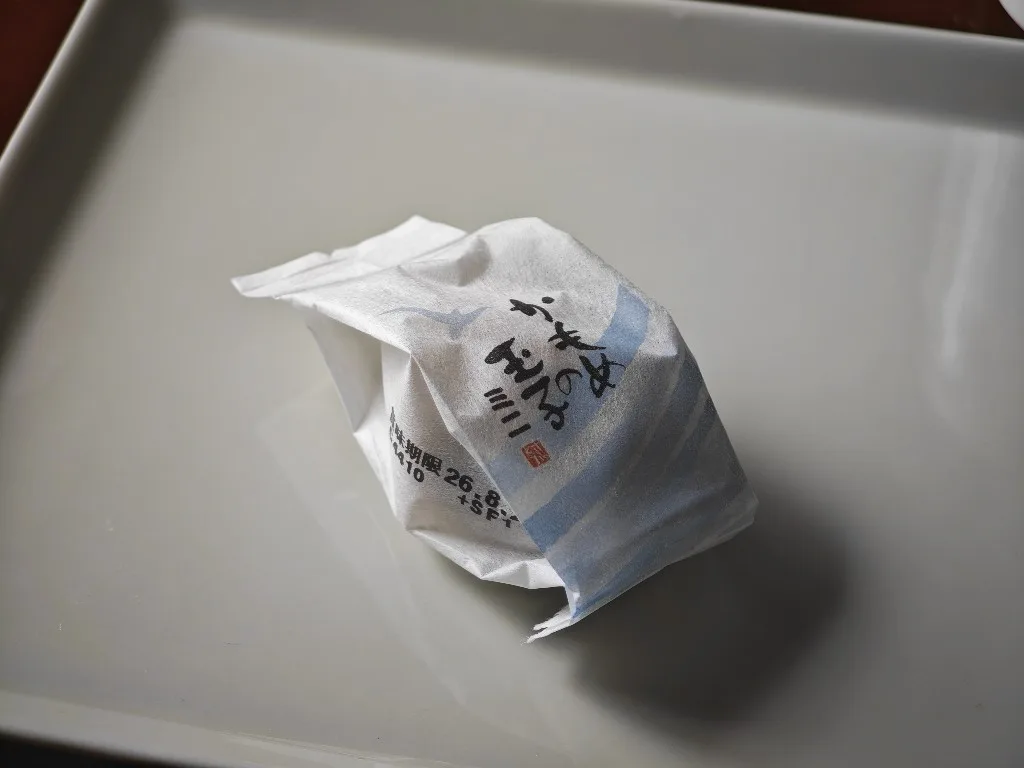 Single Kamome no Tamago Mini in its individual wrapper