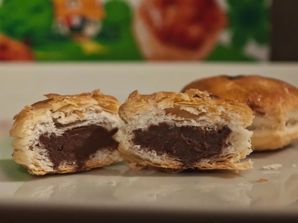Cross-section of Pai no Mi showing flaky layers and chocolate center