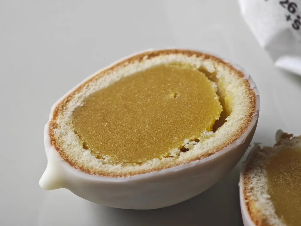 Close-up cross-section of Kamome no Tamago Mini