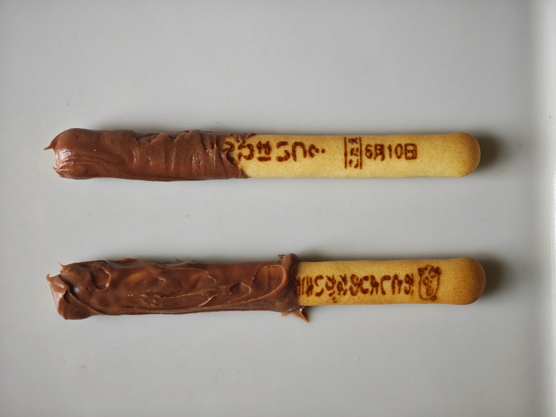 Comparison of a vertical chocolate dip and a wider rim-rolled coating